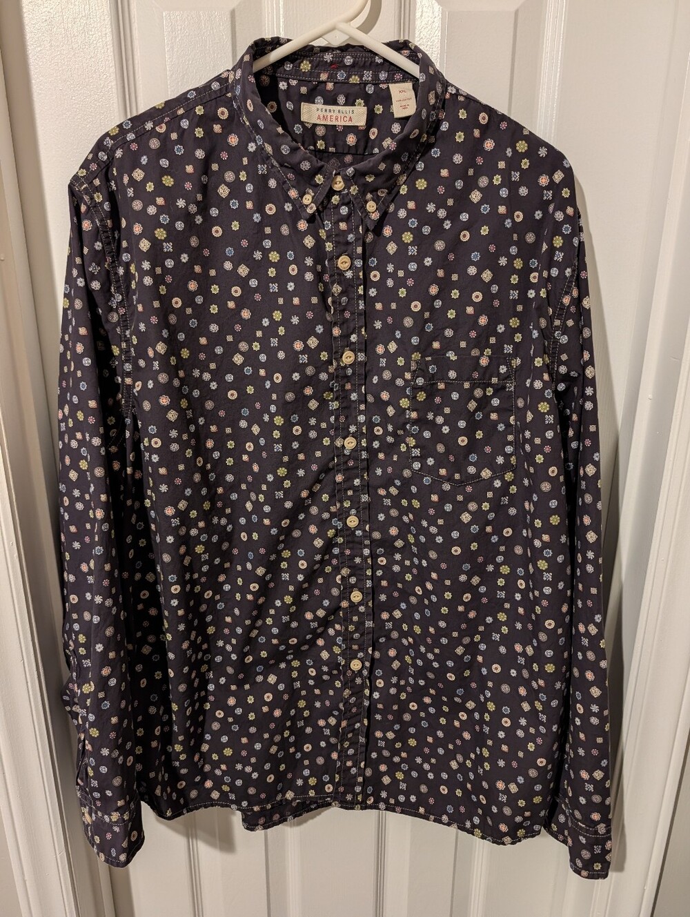 Perry Ellis Black Button-Up Shirt with Pattern of Various Shapes - Size XXL